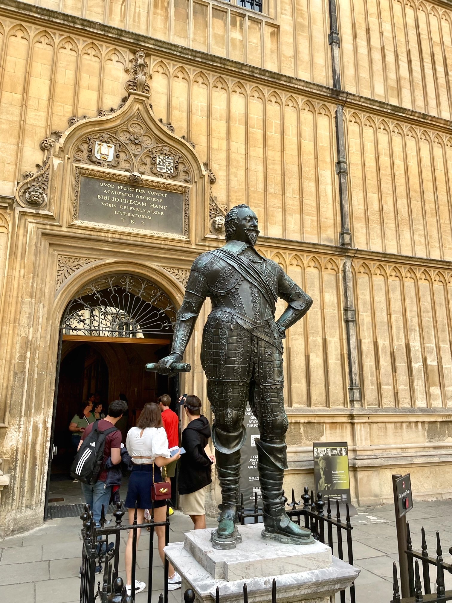 Oxford is home to Britain's oldest university. It's been educating students for 800 years and been an inspiration to many famous writers.