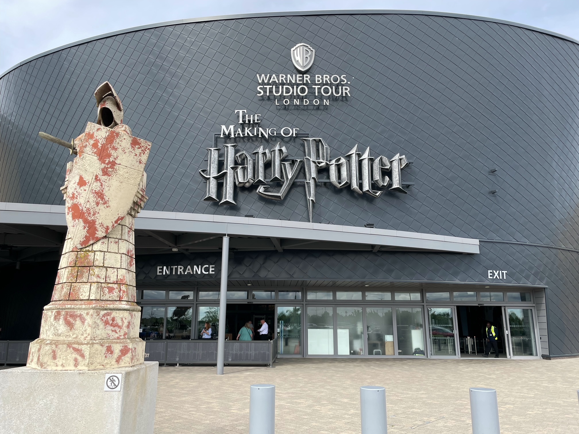 As a Potterhead visiting Harry Potter Studios was on my bucket list. It was maybe the most fun ever and everything I wanted it to be!